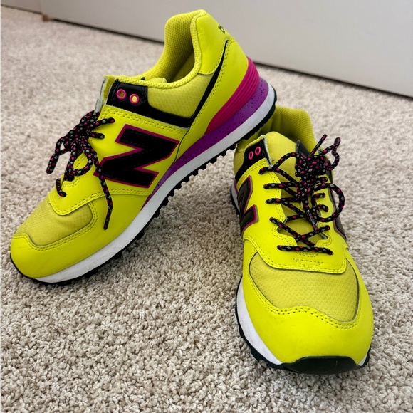 New Balance 574 Classic WL574JOC Sneakers - Picture 1 of 3